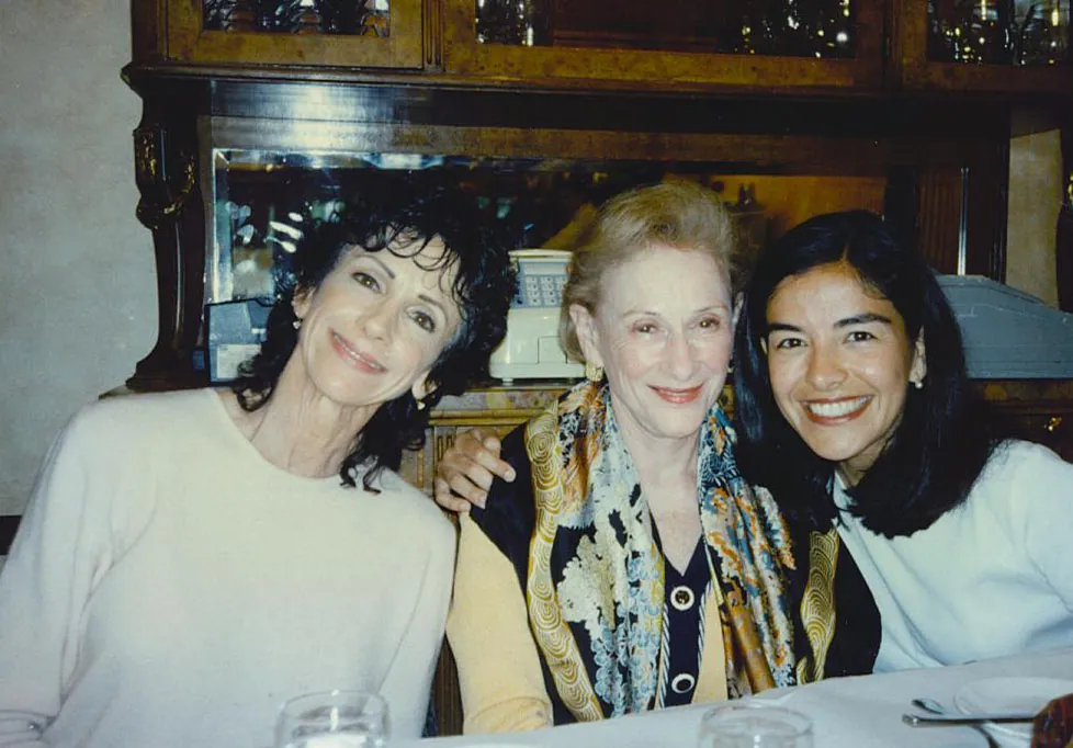 Rachelle (Lesin) Mark, Betty, and Betty's granddaughter Gisselle